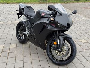 HONDA CBR 600RR - NUR 1800KM