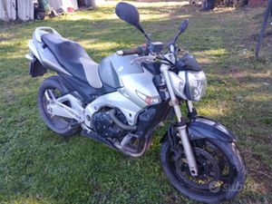 SUZUKI GSR 600