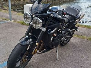 STREET TRIPLE 675 R
