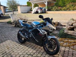 YAMAHA R6