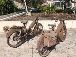 LOT 2 MOBYLETTES MOTOBÉCANE SORTIES DE GRANGE – AV85 (1961) + AV76 ? – 580 LE LOT