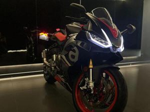 ② APRILIA RS 660