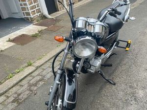 A VENDRE YAMAHA YBR 125 CUSTOM 1800E A DÉBATTRE