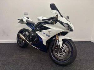 TRIUMPH DAYTONA 675
