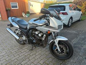 YAMAHA FZS 600