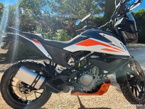 KTM ADVENTURE 390 – 2020 – 8960KM■MOTO EN EXCELLENT ÉTAT, ENTRETIENM AVEC FACTURES, CT OK.■À PRÉVOIR : PAS DE VIS RÉTRO GAUCHE À CHANGER.■VISIBLE À ROUSSILLON (