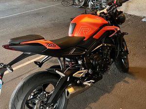 STREET TRIPLE R A2 2025