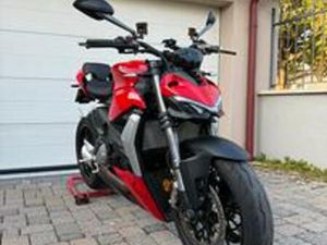 DUCATI STREETFIGHTER V2