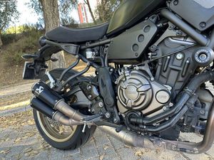 YAMAHA XSR 700 AKRAPOVIC