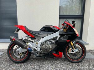 MOTO APRILIA RSV4 FACTORY