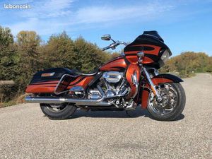 HARLEY DAVIDSON ROAD GLIDE CVO 2015