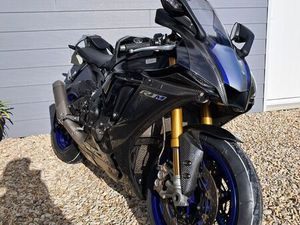 YAMAHA R1 M 2021