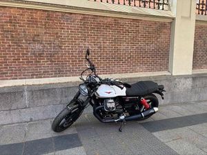 MOTO GUZZI - V7