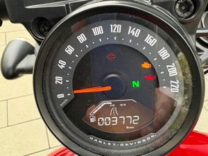 HARLEY-DAVIDSON NIGHTSTER RH975