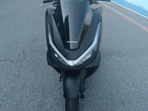 HONDA PCX 125 DELUXE 2025 – COMME NEUF, 700 KM, GARANTIE 6 ANS