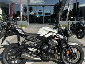 STREET TRIPLE R A2