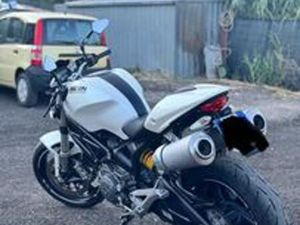 DUCATI MONSTER 696 CON 6 MILA KM