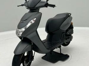 PEUGEOT KISBEE | IGET | 2023 MET GEELKENTEKEN — SCOOTERS | PEUGEOT — MARKTPLAATS