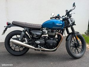 TRIUMPH STREET TWIN 900