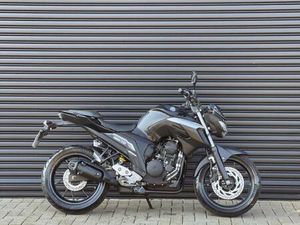 YAMAHA FAZER 250 FZ25 LE PANTERA NEGRA