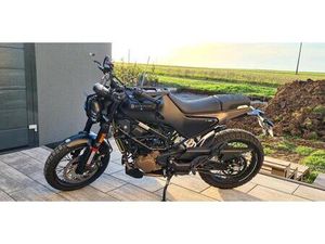 HUSQVARNA SVARTPILEN 125 A1/B196