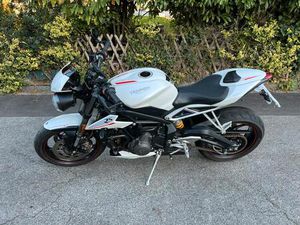 TRIUMPH STREET TRIPLE RS