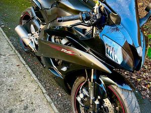 YAMAHA R6 2CO 2007 RAVEN EDITION.