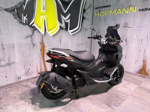 APRILIA SR GT 125 IN TOP ZUSTAND