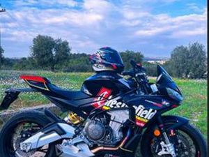 NUOVA APRILIA TUONO 660 FACTORY CHESTERFIELD