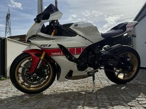 YAMAHA R1 60TH ANNIVERSARY! APENAS 4800 QUILOMETROS! BRAGA (MAXIMINOS, SÉ E CIVIDADE)