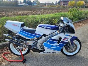 SUZUKI RGV 250 R BIANCO