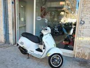 PIAGGIO VESPA 300 GTS HPE SUPER TECH