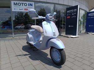 VESPA 946 SNAKE AZZURO (SLEVA 20.000.-)