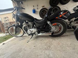 SUZUKI INTRUDER 750