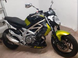 SUZUKI GLADIUS SFV 650 - TOLLE FARBKOMBI GRÜN-SCHWARZ