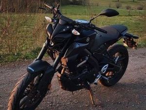 YAMAHA MT 125 MIT TIEFERLEGUNG