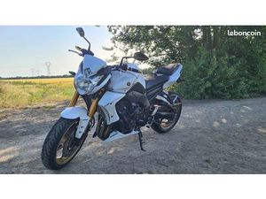 MOTO YAMAHA FZ8 ABS NAKED + PNEUS ET PLAQUETTES NEUFS / FAIBLE KILOMÉTRAGE / CT OK