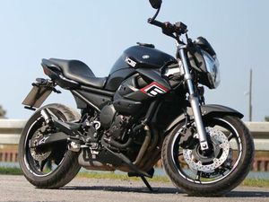 YAMAHA XJ6