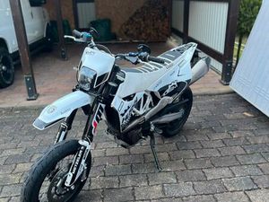 HUSQVARNA 701 SUPERMOTO