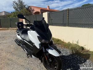YAMAHA XMAX 125