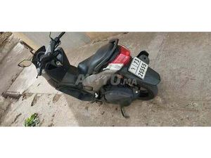 YAMAHA NMAX 155 TRÈS BON ÉTAT PREMIÈRE MAIN