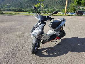 50 MIT EINSPRITZMOTOR