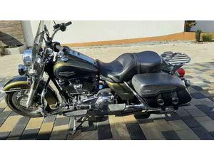 HARLEY-DAVIDSON ROAD KING