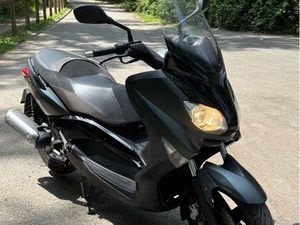 YAMAHA X-MAX 125
