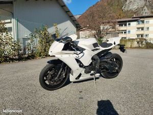 YAMAHA R1 2023