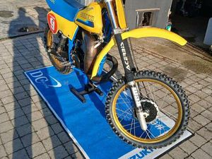 ② SUZUKI RM 400