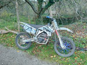 YAMAHA YZF 250 CROSS