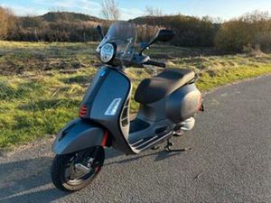 VESPA GTS 300 SUPERSPORT 2024 - NIEUWSTAAT! — SCOOTERS | VESPA — MARKTPLAATS