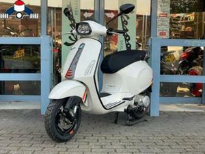 VESPA SPRINT S50 I-GET BIANCO INNOCENTE 45KM 2025 0KM — SCOOTERS | VESPA — MARKTPLAATS