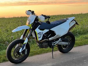 HUSQVARNA 701 SM LED/SITZBANK/SPIEGEL